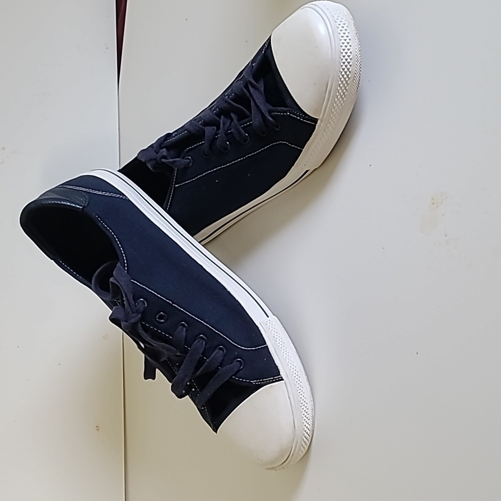 Man's Old-Navy Canvas Lace-up sneakers - Picture 3 of 9